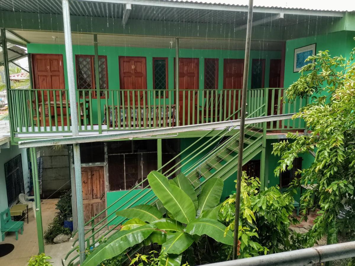 Cabinas Mitchaelle'S Puerto Viejo de Talamanca Exterior photo